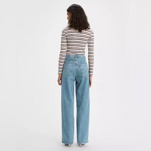 Levi's Women's Light Blue Straight Leg Jeans| High Loose|